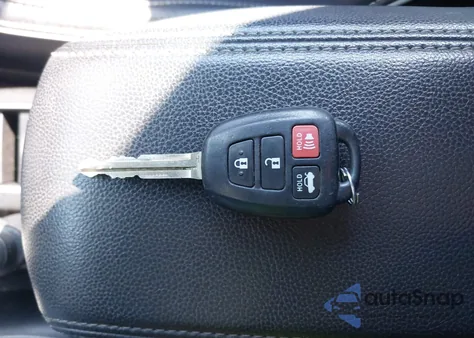 2016 Toyota Corolla S z USA, uszkodzony, nr VIN 5YFBURHEXGP397542